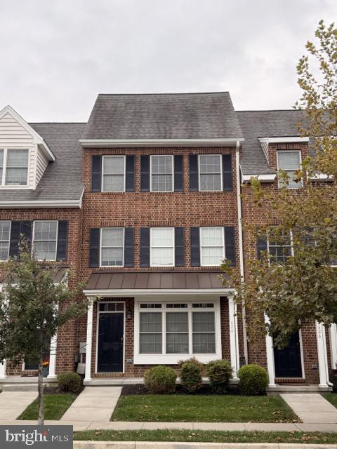 Building Photo - 624 D St
