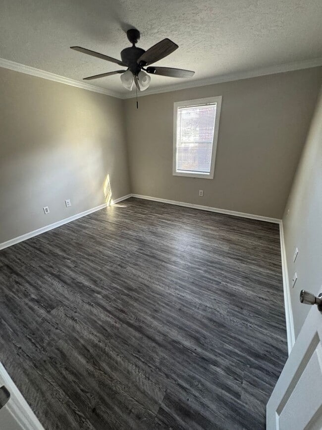 Building Photo - 207 New Petersburg Dr