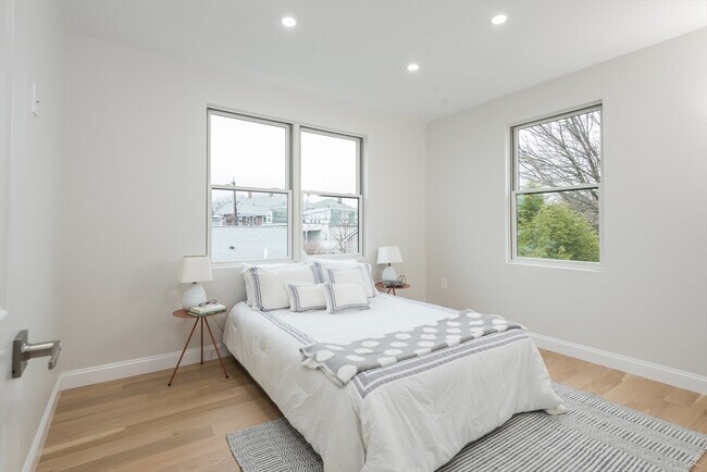 Building Photo - 6 Gordon Rd