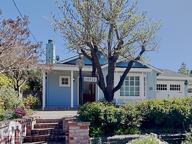 Building Photo - 10924 Barranca Dr