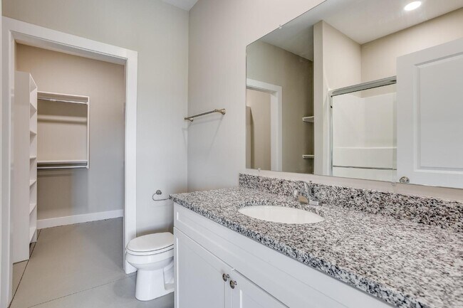Building Photo - "Discover Modern Comfort: Spacious 3-Bed, 2-Bath Duplex in Charming Bel Aire, KS!"