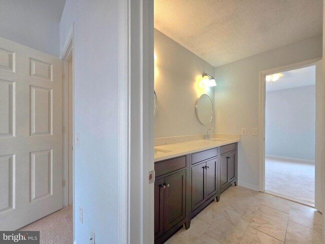 Building Photo - 6539 Old Carriage Ln