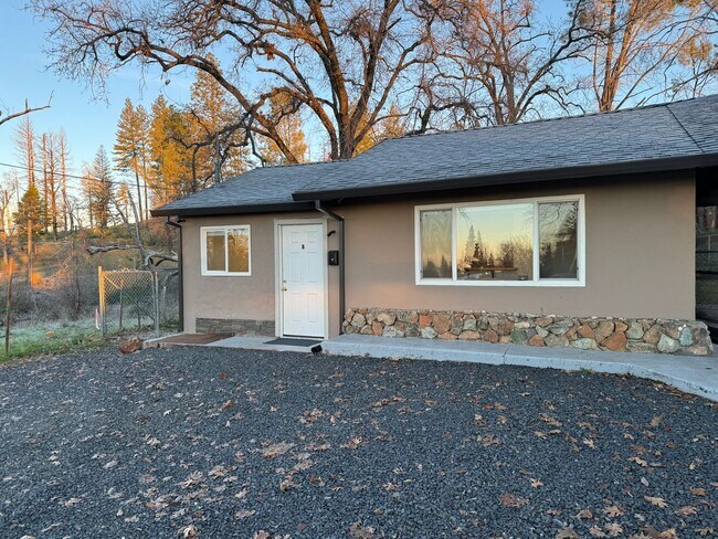 Primary Photo - Lower Paradise One Bedroom Home Available Now
