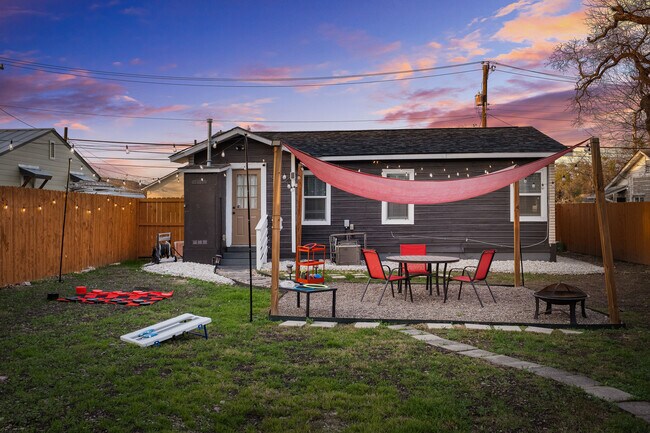 Building Photo - 738 Gabriel