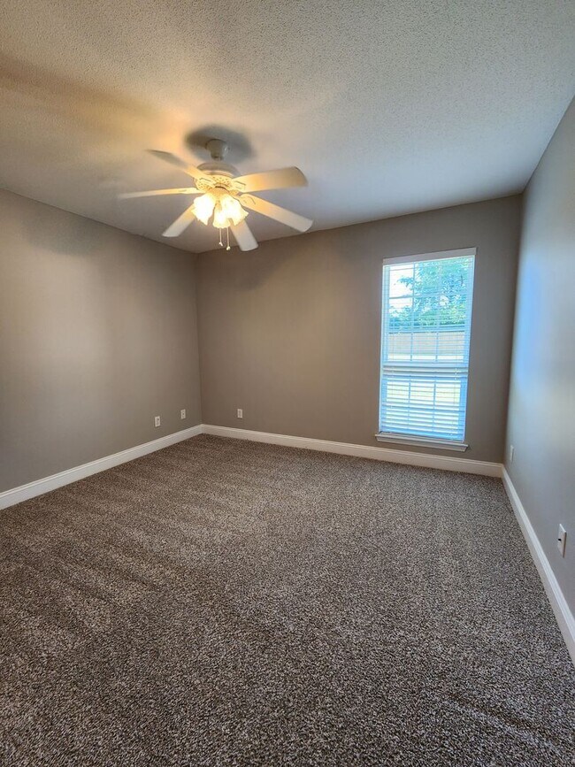 Building Photo - Spacious & Modern Ray City Retreat with Large Lot & Privacy!