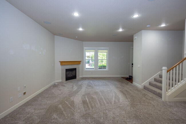Building Photo - 2 Creeks Condominiums - Gated Community on Camas Meadows Golf Course