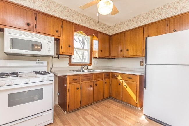 Building Photo - Ranch Style 3 Bedroom 1 Bath Home