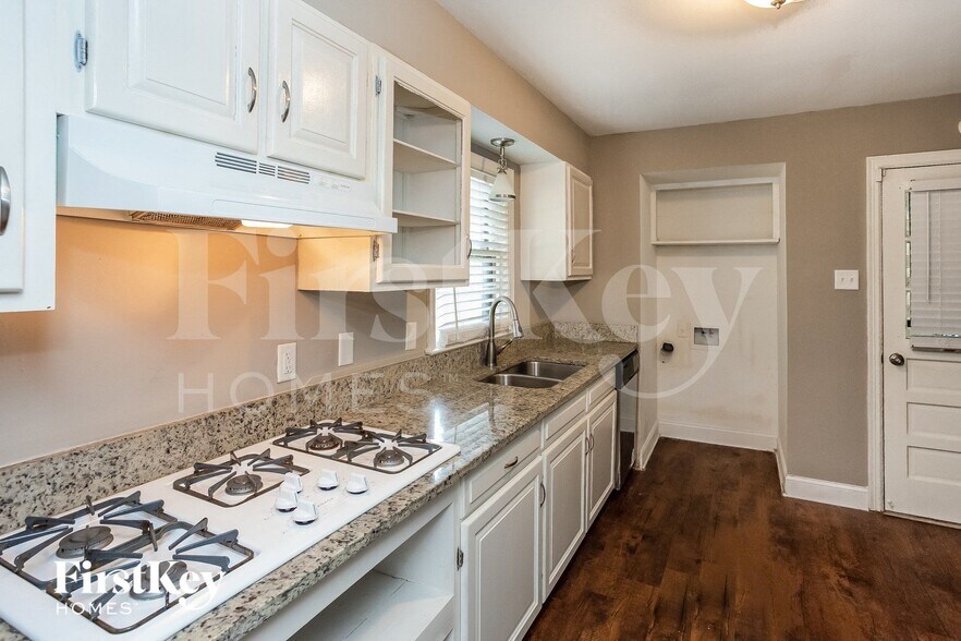 Building Photo - 4549 Leatherwood Ave