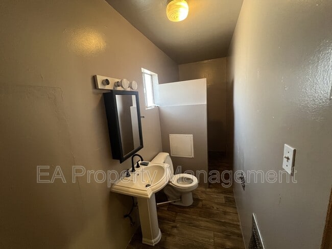 Building Photo - 123 Walter St NE