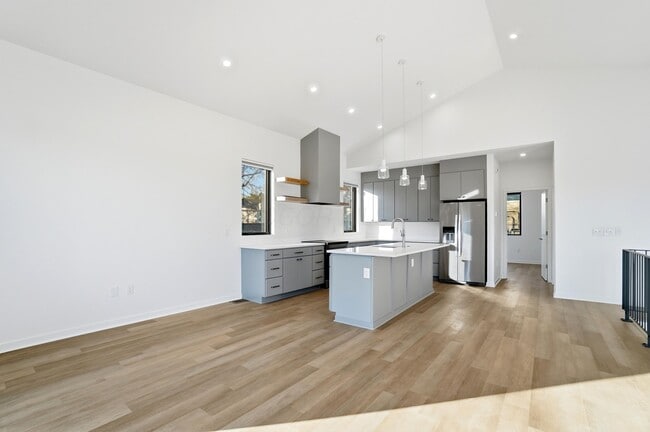 Building Photo - 33 N Blacksmith Ln