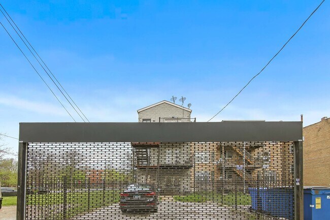 Building Photo - 1453 W Garfield Blvd