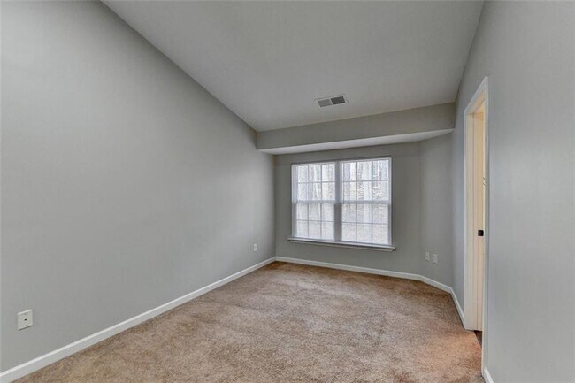 Building Photo - 903 Redwood Dr