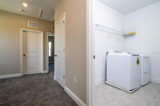 Building Photo - 16350 Hamlin Vw St