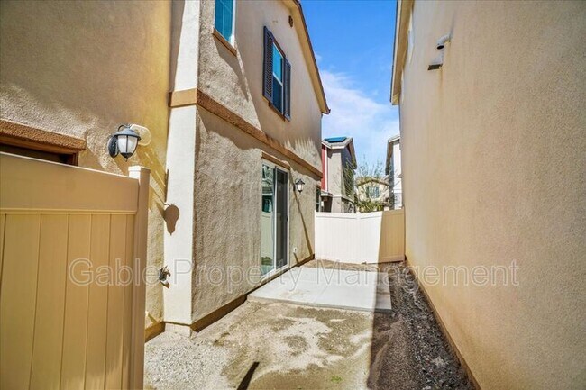 Building Photo - 17039 Titus Ln