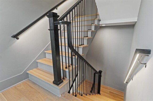 Building Photo - 807 W Park Ave