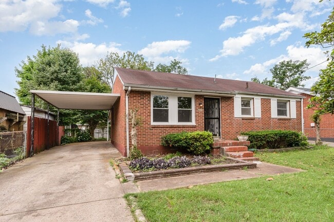 Building Photo - Charming 3 Bedroom 1 Bath Home in West Park!