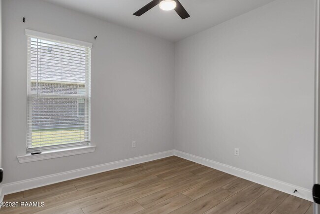 Building Photo - 106 Bejeweled Ave
