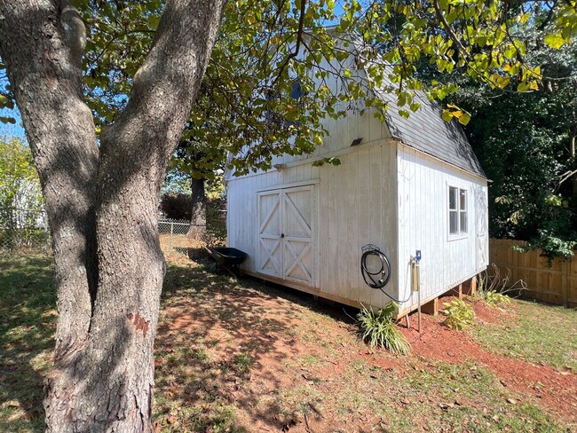 Building Photo - 24 Seth St