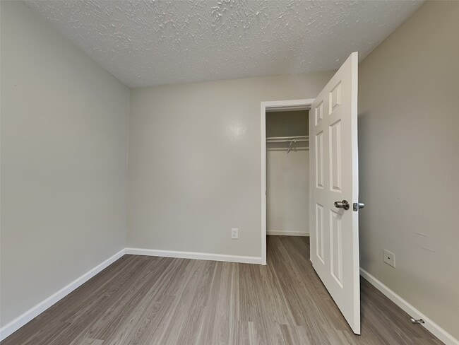 Building Photo - 12219 Lennox Gardens Dr