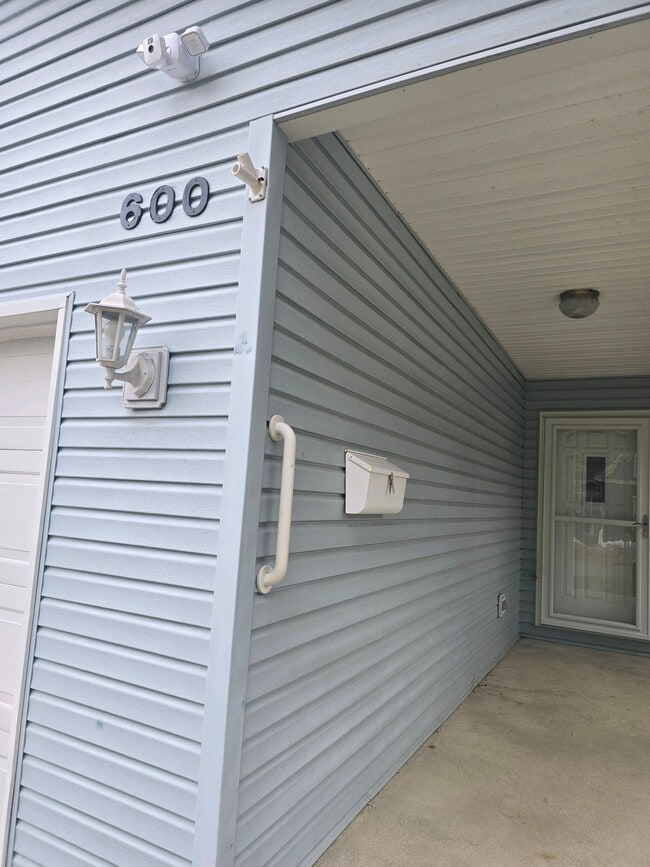 Building Photo - 600 Nordale Ave