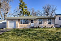 Building Photo - 4 Bedroom Westside Ranch!!