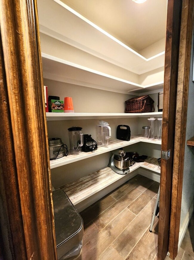 Building Photo - Amazing Fully Furnished Rental with Pool & Spa