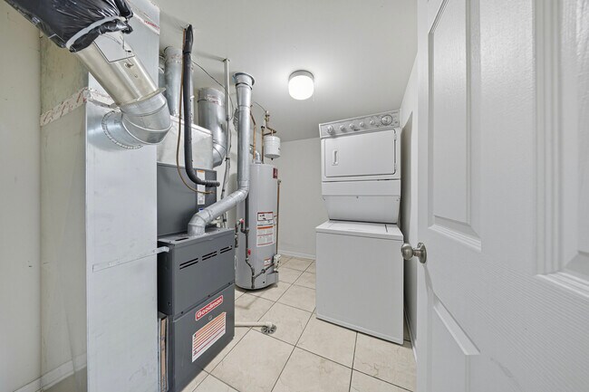Building Photo - 1070 Turin Dr