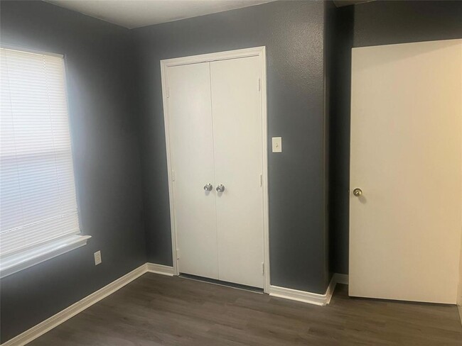 Building Photo - 16320 Sun View Ln