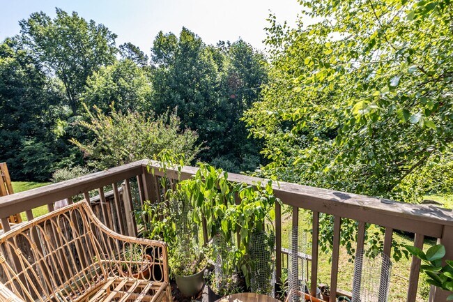 Building Photo - 1463 Glenside Green - River Run Townhome!