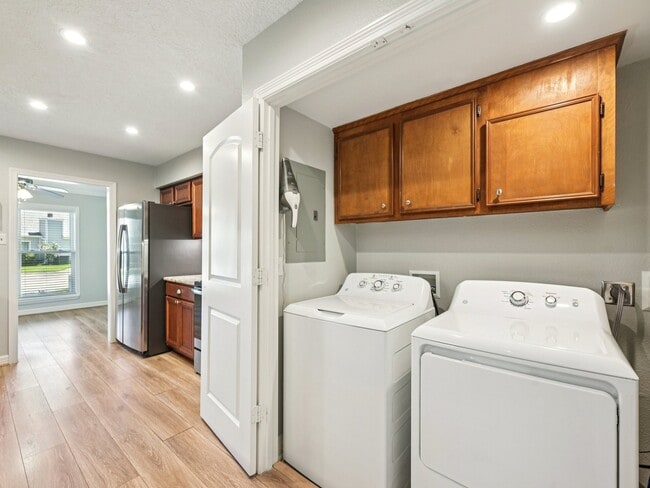 Building Photo - 64 Hideaway Dr