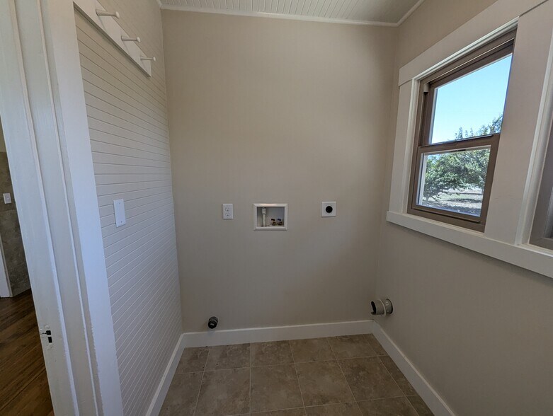 Building Photo - 211 Freitas Rd