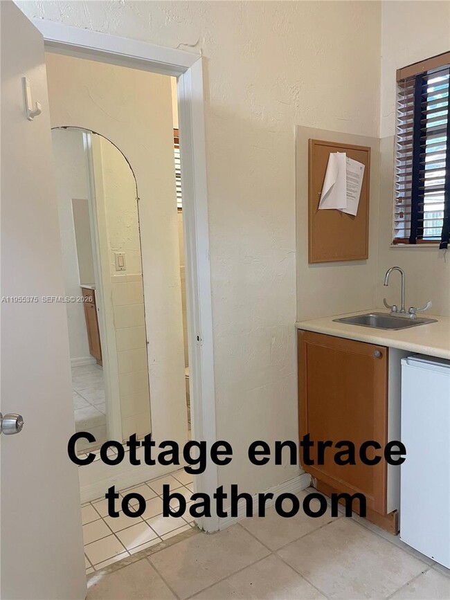 Building Photo - 1306 Madrid St