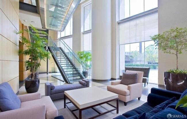 Building Photo - 425 1st St