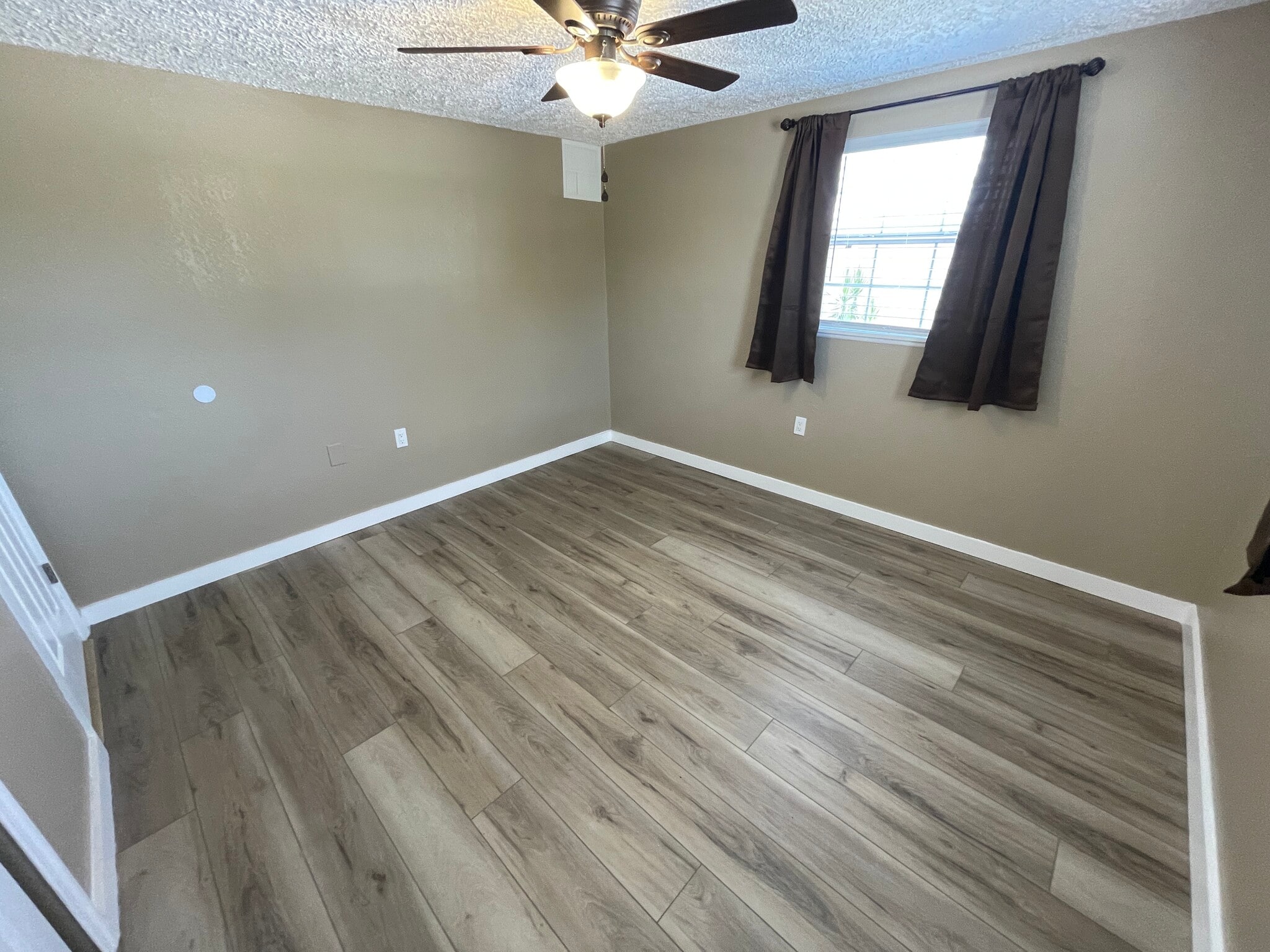 Building Photo - 1221 W Pierce St