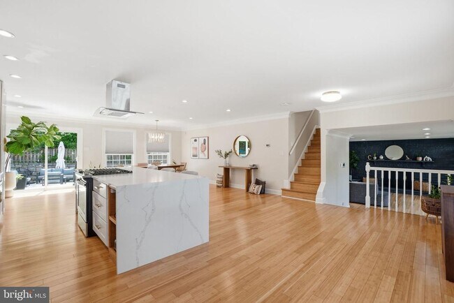 Building Photo - 510 Moat Way