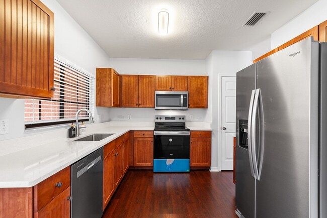 Building Photo - WESLEY CHAPEL TOWNHOME FOR RENT!!