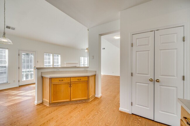 Building Photo - Beautiful 3 bedroom 2.5 bath home in Williams Glenn Community in Charlotte with Primary on the main.