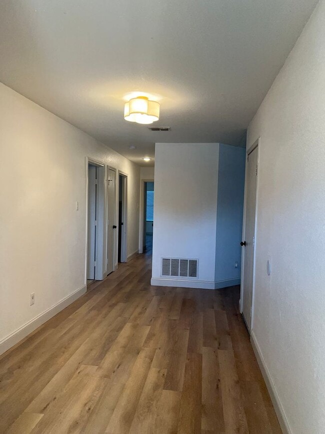 Building Photo - QUAIL