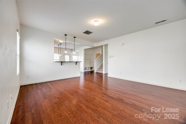 Building Photo - 826 Summerlake Dr