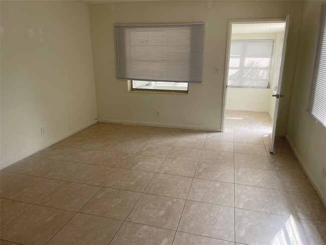 Building Photo - 1635 Moffett St