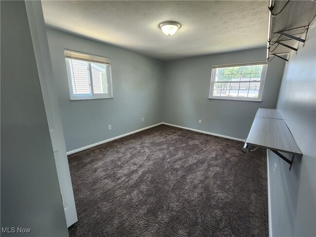 Building Photo - 292 Parkway Dr