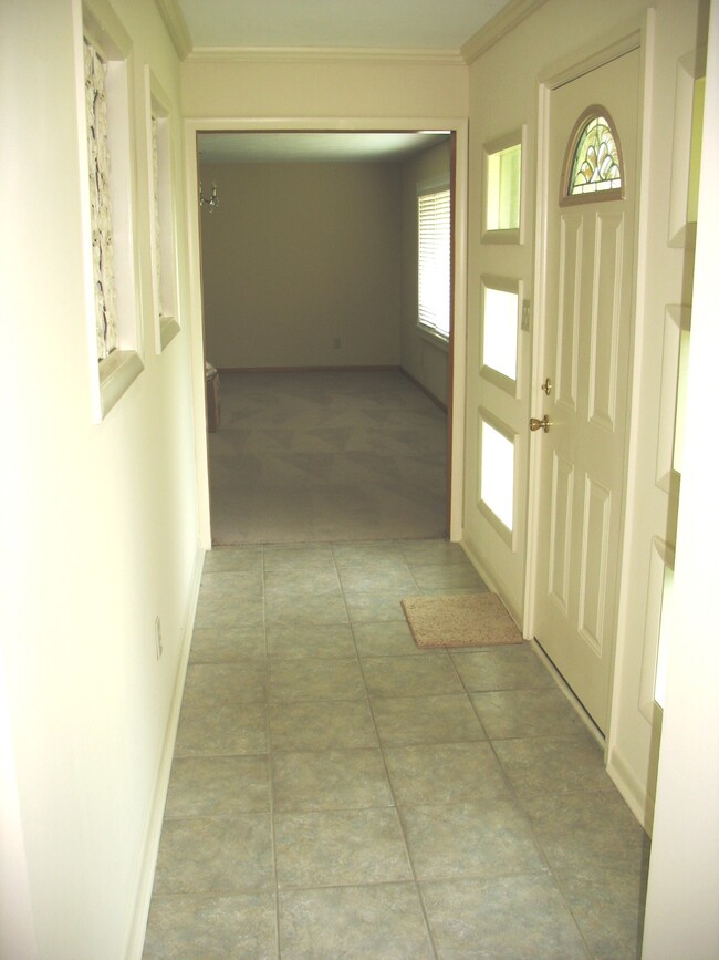 Front Foyer - 4000 Navaho Dr