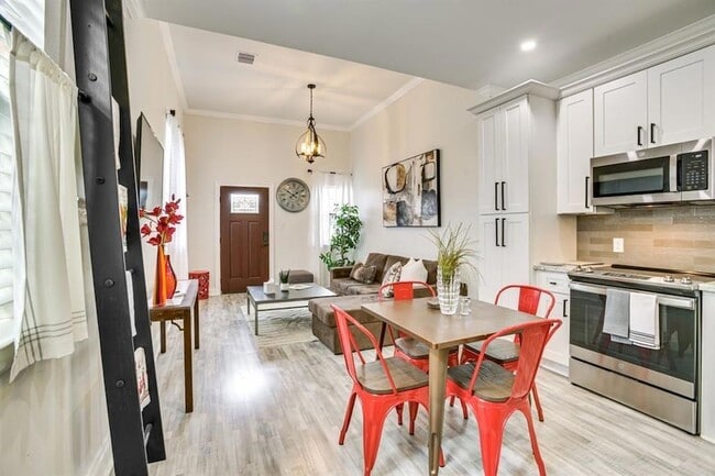 Building Photo - 2102 Philip St