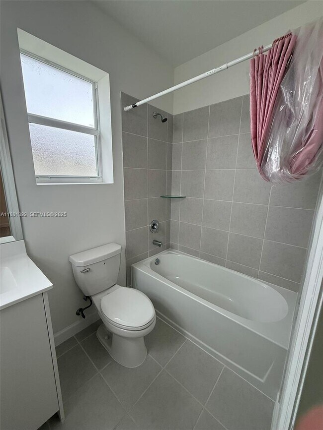 Building Photo - 2582 SE 29th St