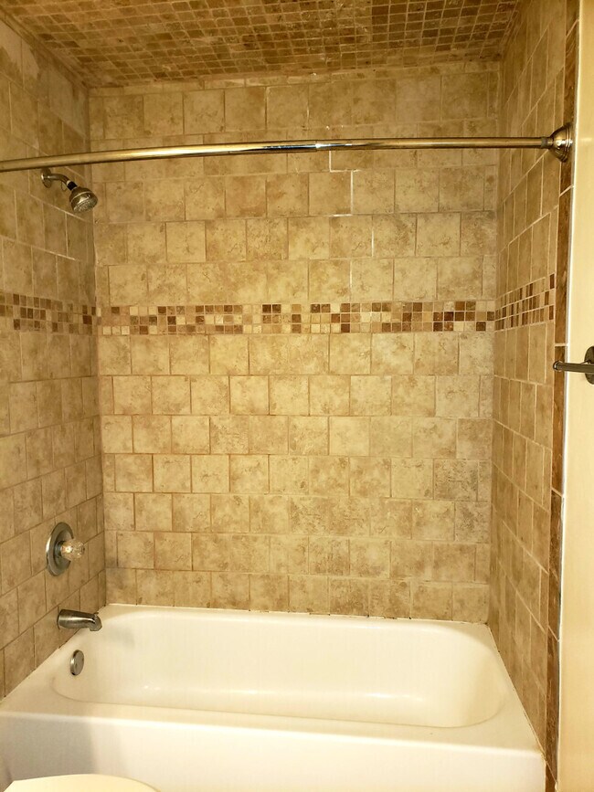 Building Photo - 620 S 4th Ave