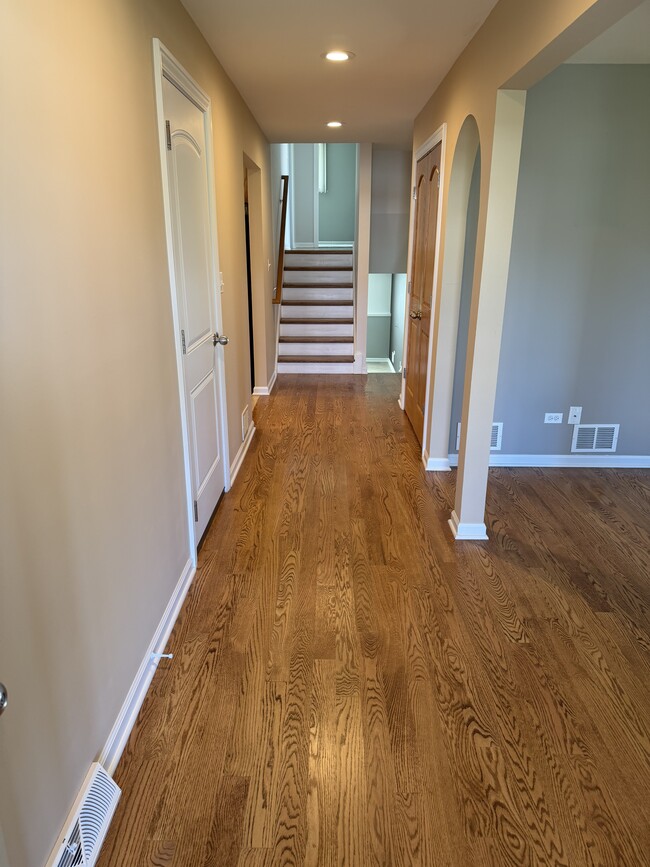 Building Photo - 585 Leahy Cir