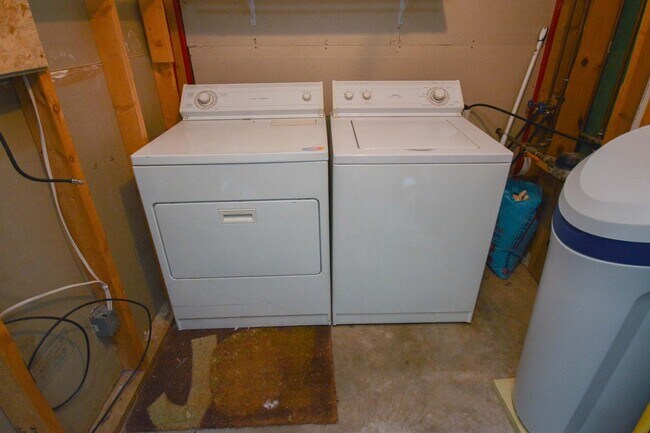 Building Photo - Great NW Home with Fenced Yard Near Gibbs Elementary