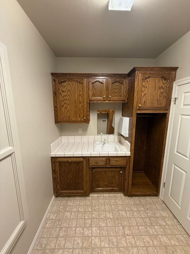 Building Photo - Beautiful 4-Bedroom Home with Office and S...