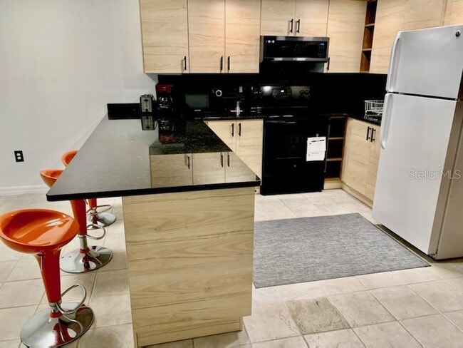 Building Photo - 37 Village Dr