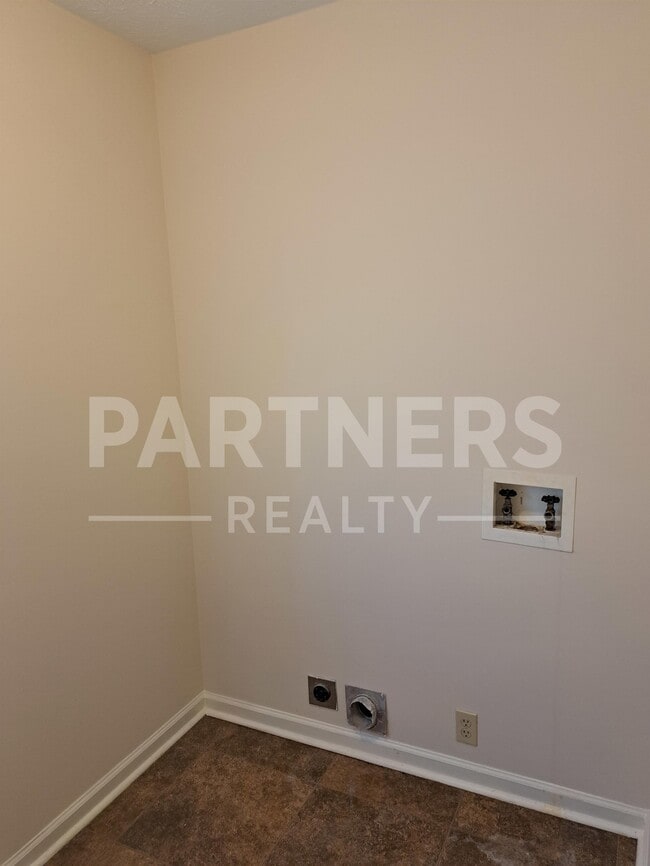 Building Photo - 844 Brookland Curv